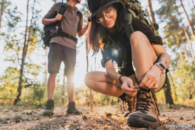 86210_woman-tying-hiking-boot-outdoors_650x500.jpg